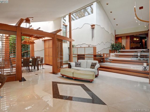 629 SENANUS DR CENTRAL SAANICH 3