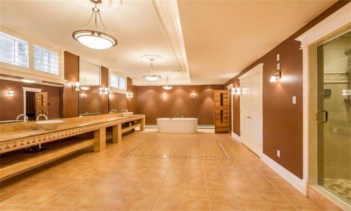 insane quebec bathroom 6