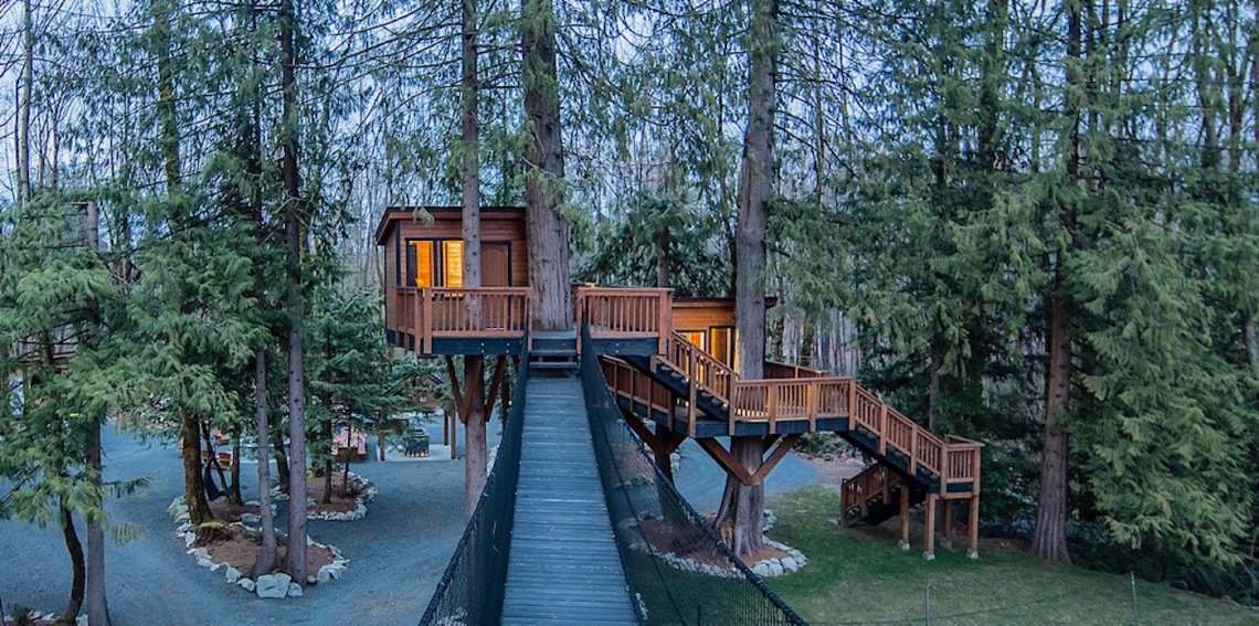 This Courtenay BC Treehouse Comes With Wifi & Power – Luxury Residence