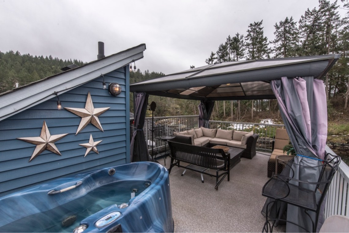 genoa bay luxury float home 10