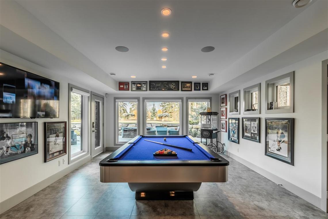 Modern Masterpiece On The Edmonton Petroleum Golf & Country Club 2