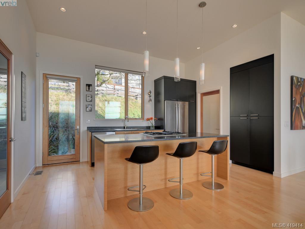 Rainbow Hill Contemporary Townhouse In Victoria 8