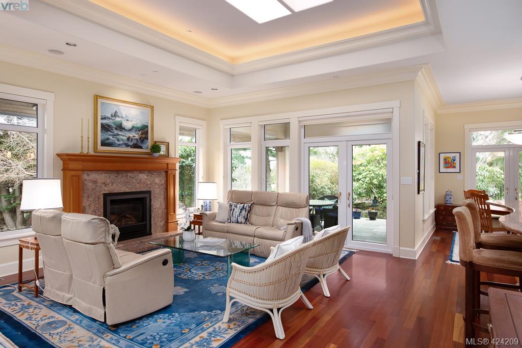 oak bay luxury home cascades 8